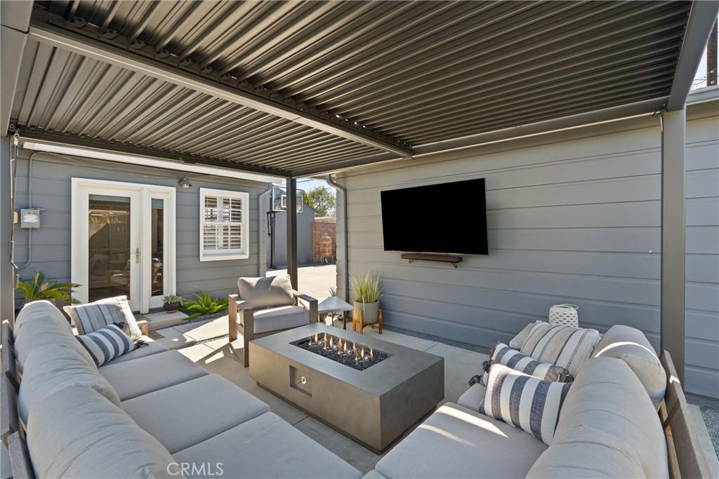 3461 Gaviota Avenue Property Photo 29