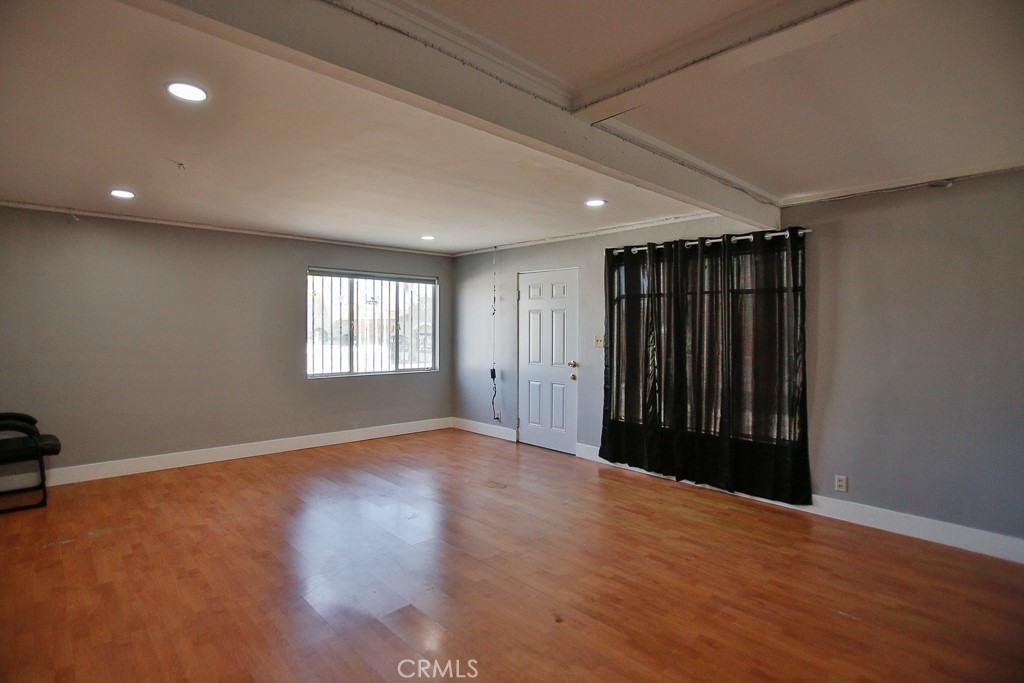 502 W 17th Street Property Photo 6