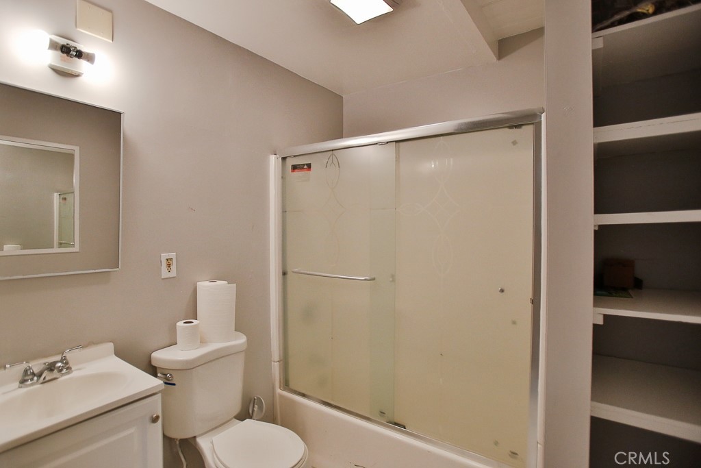 502 W 17th Street Property Photo 7
