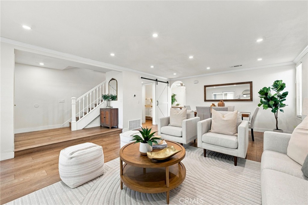 10 Goldenbush Property Photo 5