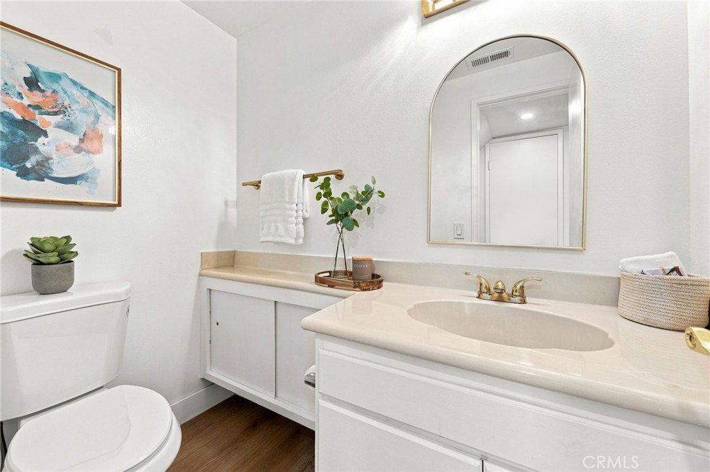 10 Goldenbush Property Photo 14