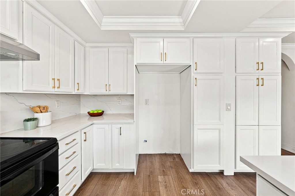 10 Goldenbush Property Photo 21