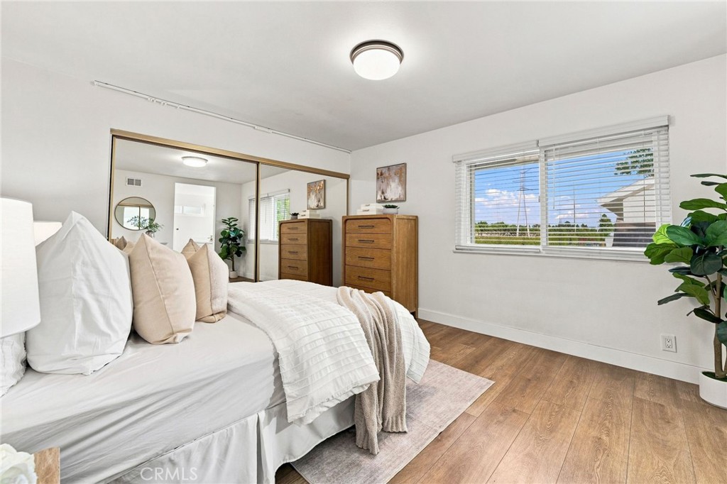 10 Goldenbush Property Photo 28