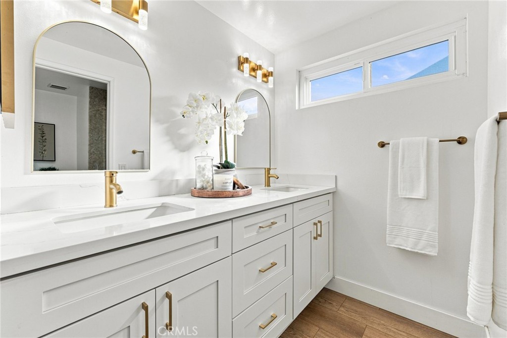 10 Goldenbush Property Photo 32