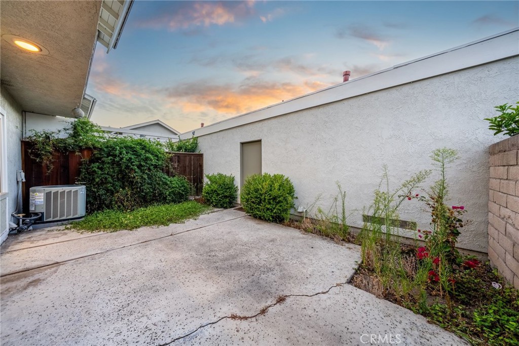 10 Goldenbush Property Photo 42