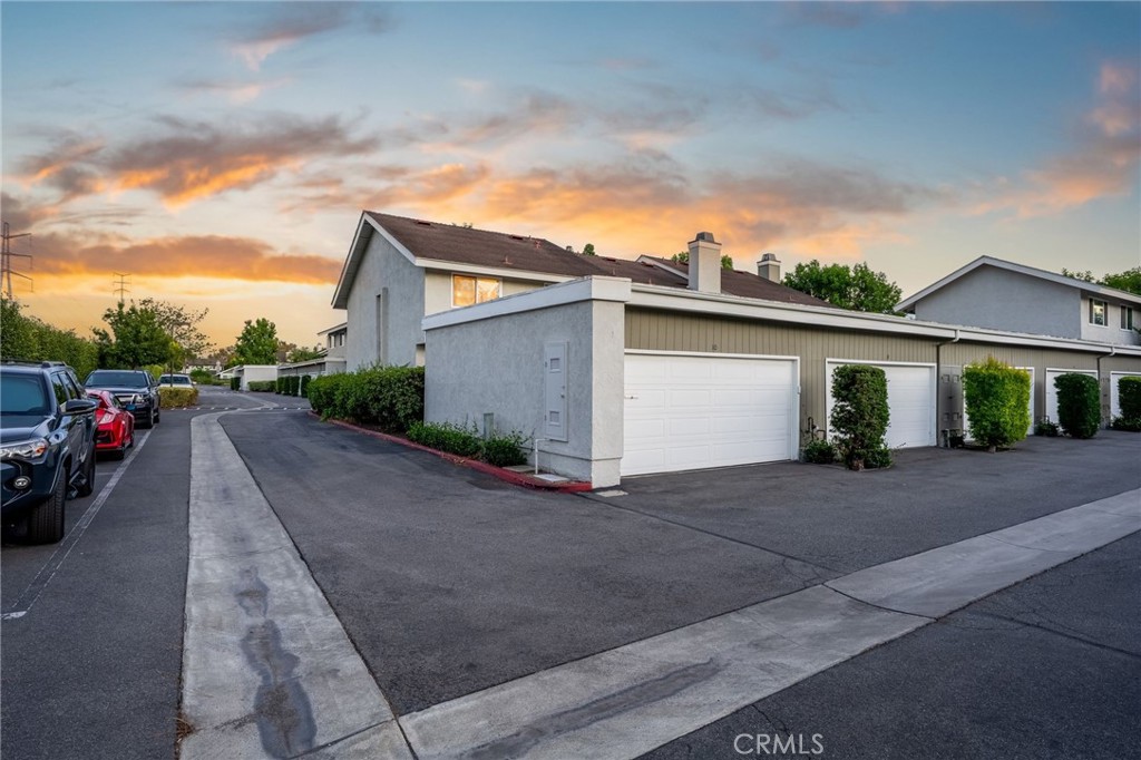 10 Goldenbush Property Photo 45