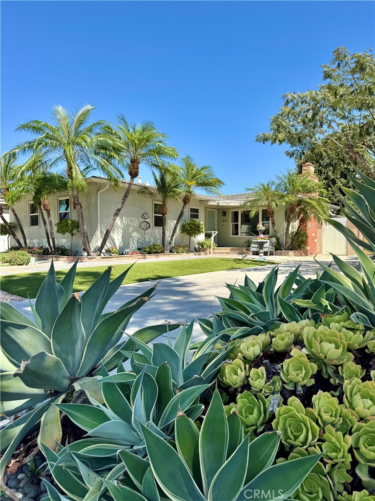 2019 Valencia Property Photo 1