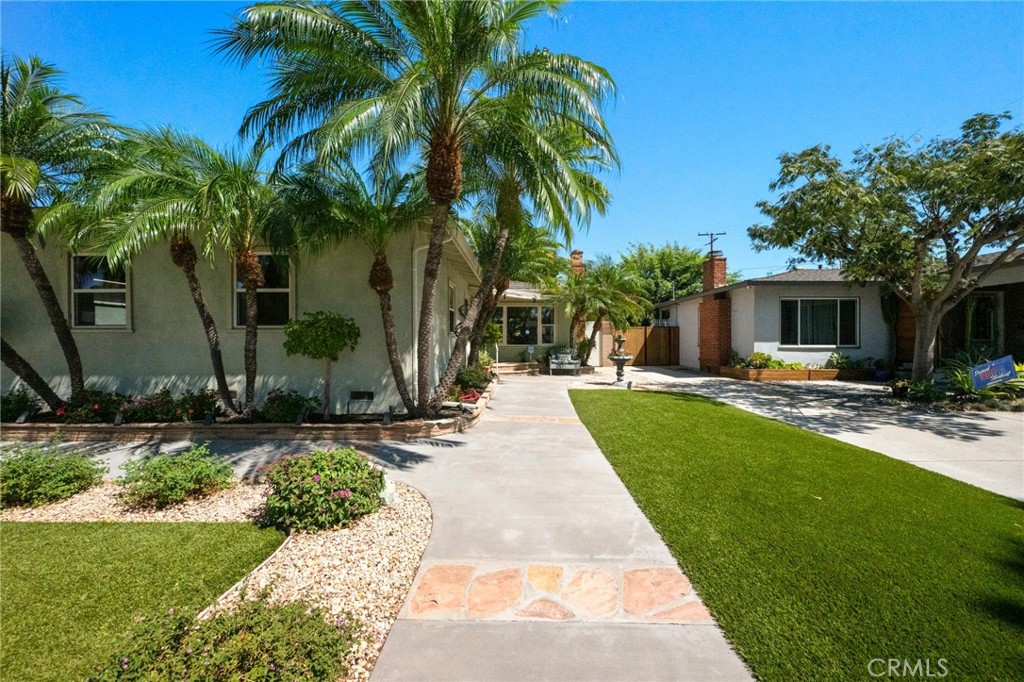 2019 Valencia Property Photo 2