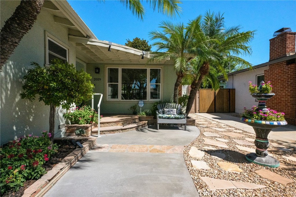 2019 Valencia Property Photo 3