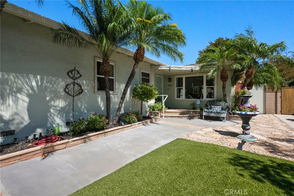 2019 Valencia Property Photo 4