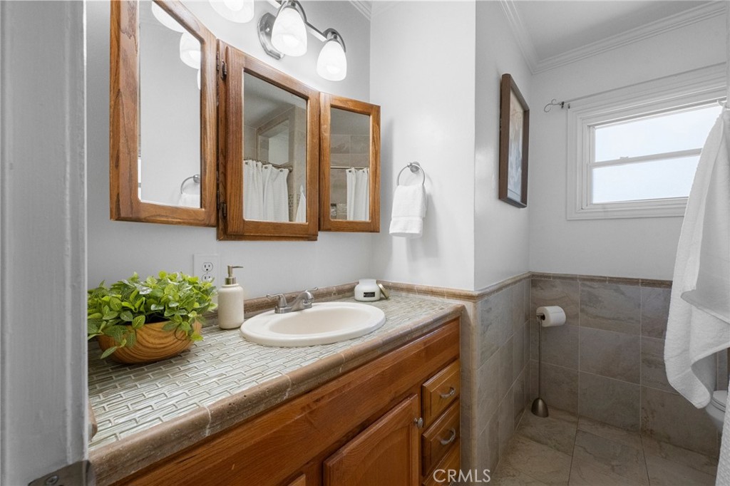 2019 Valencia Property Photo 34