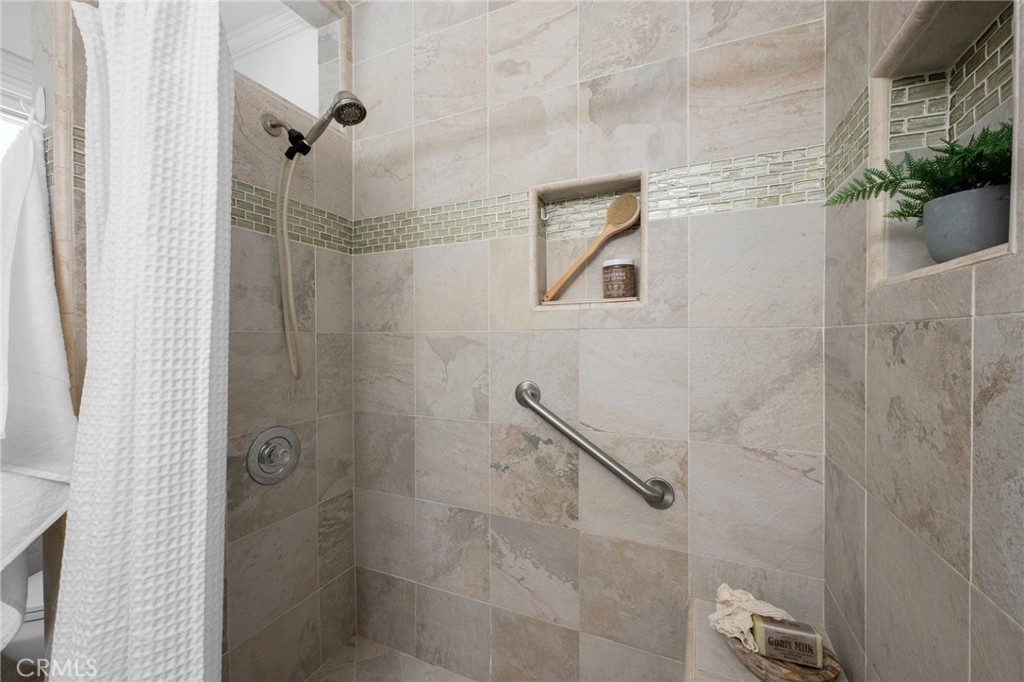 2019 Valencia Property Photo 35
