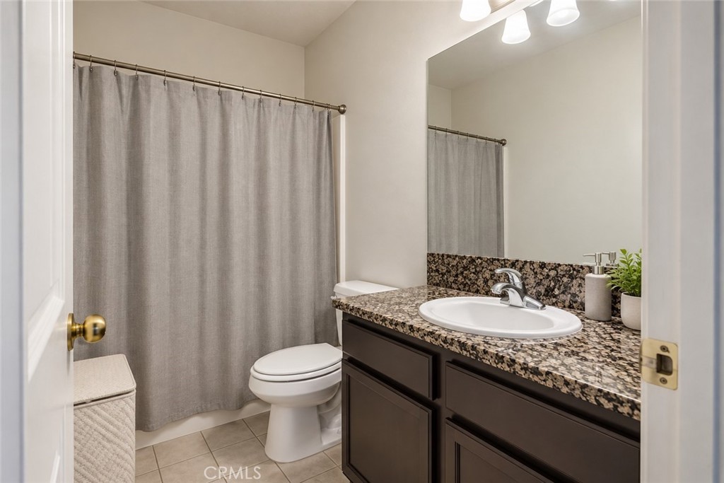 1136 N Euclid 14 Property Photo 11