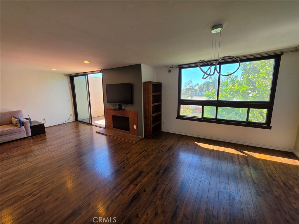 8828 Pershing Property Photo 5