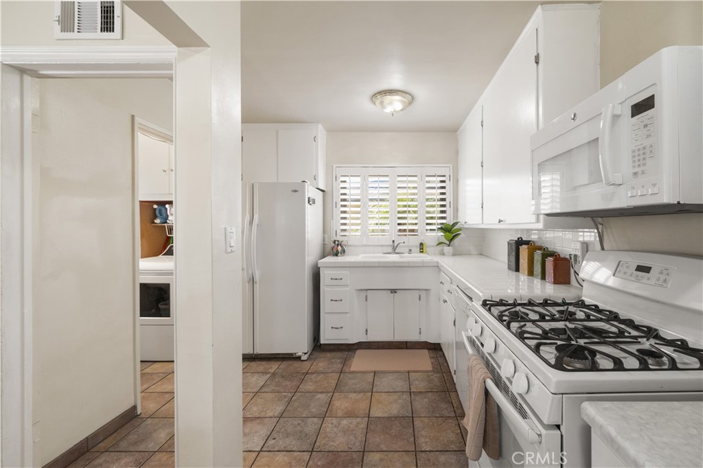 2430 Gregory Property Photo 11