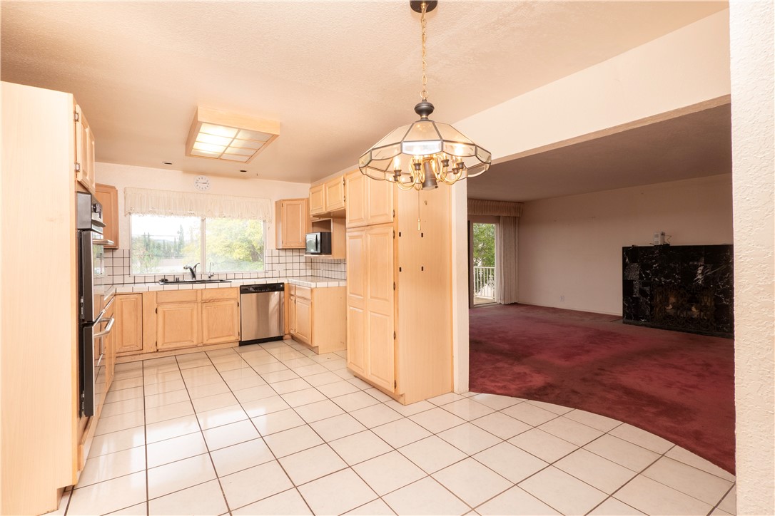 2913 Montezuma Property Photo 12