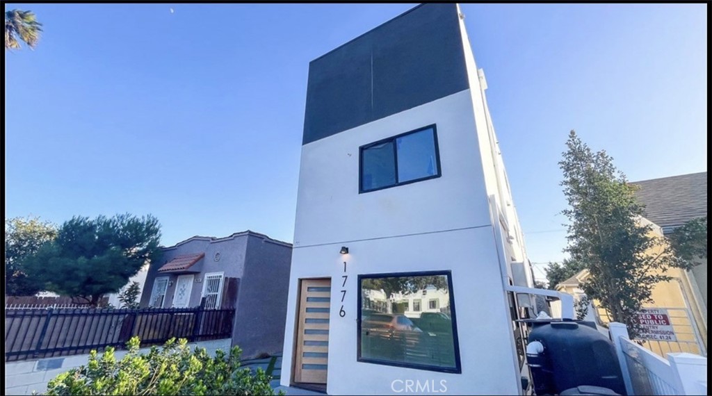 1776 37th Place Property Photo 1