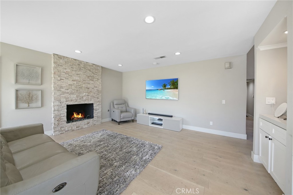 2106 Greenwood Court Property Photo 8