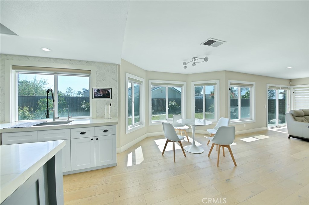 2106 Greenwood Court Property Photo 11