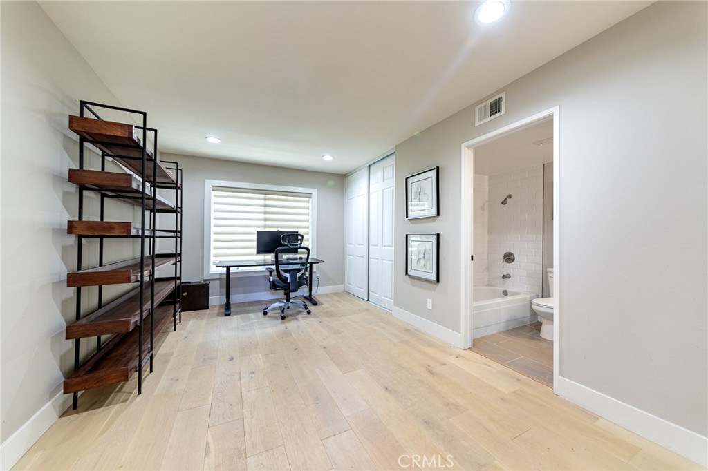2106 Greenwood Court Property Photo 16