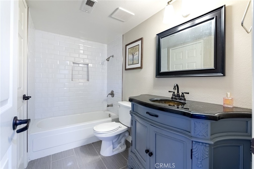 2106 Greenwood Court Property Photo 17