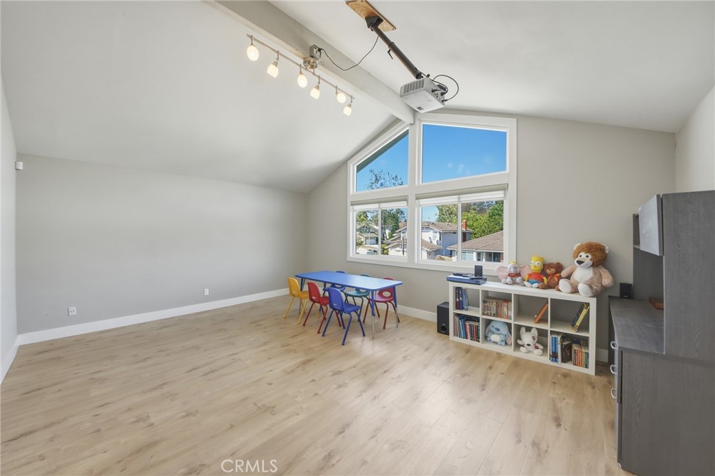 2106 Greenwood Court Property Photo 27