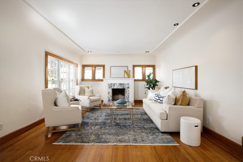 2422 N Heliotrope Property Photo 8