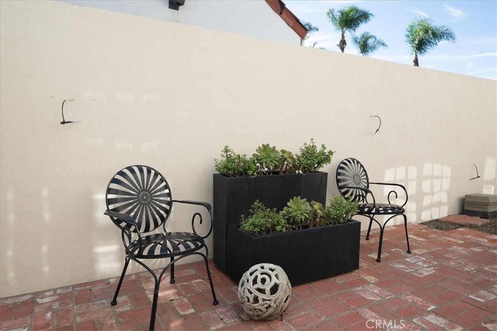 2422 N Heliotrope Property Photo 30