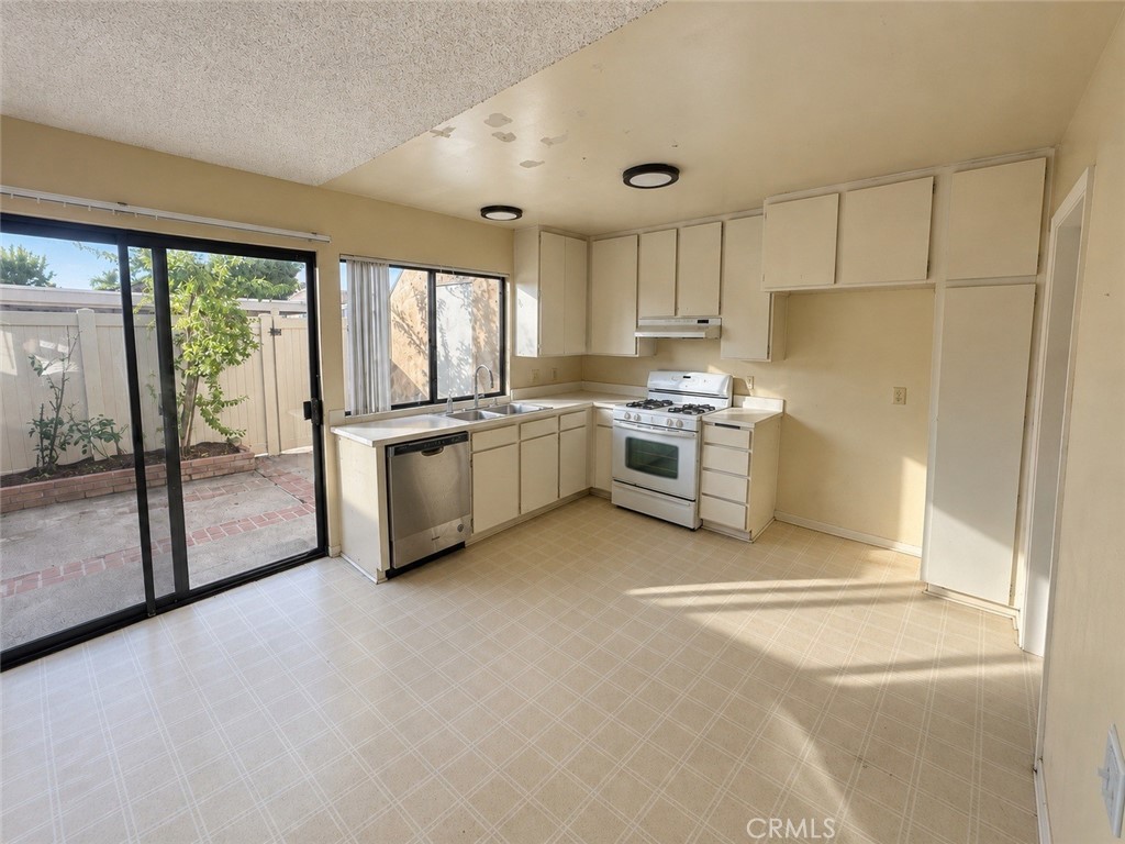 2 Greenleaf Property Photo 8