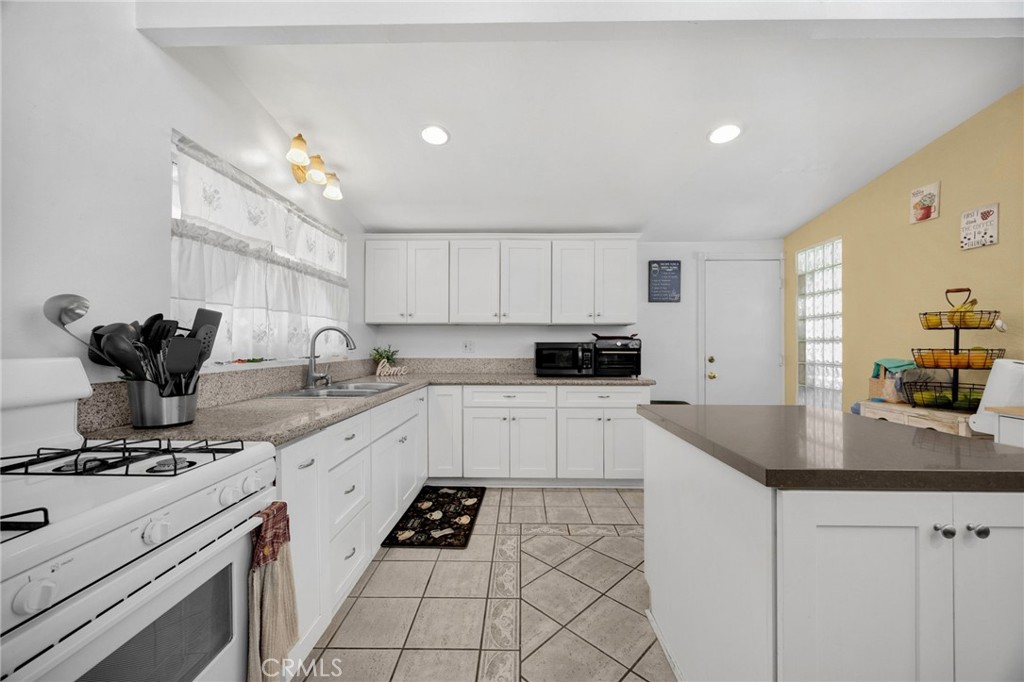 2113 W Niobe Property Photo 7