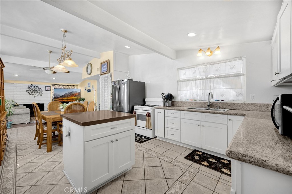 2113 W Niobe Property Photo 9