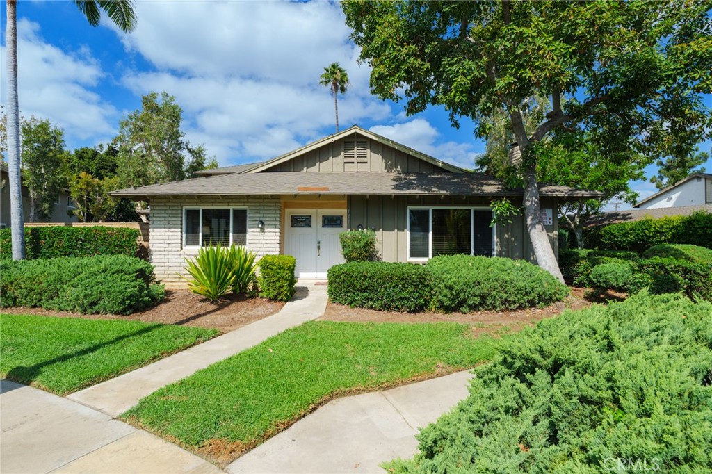 111 E Palmdale Property Photo 1