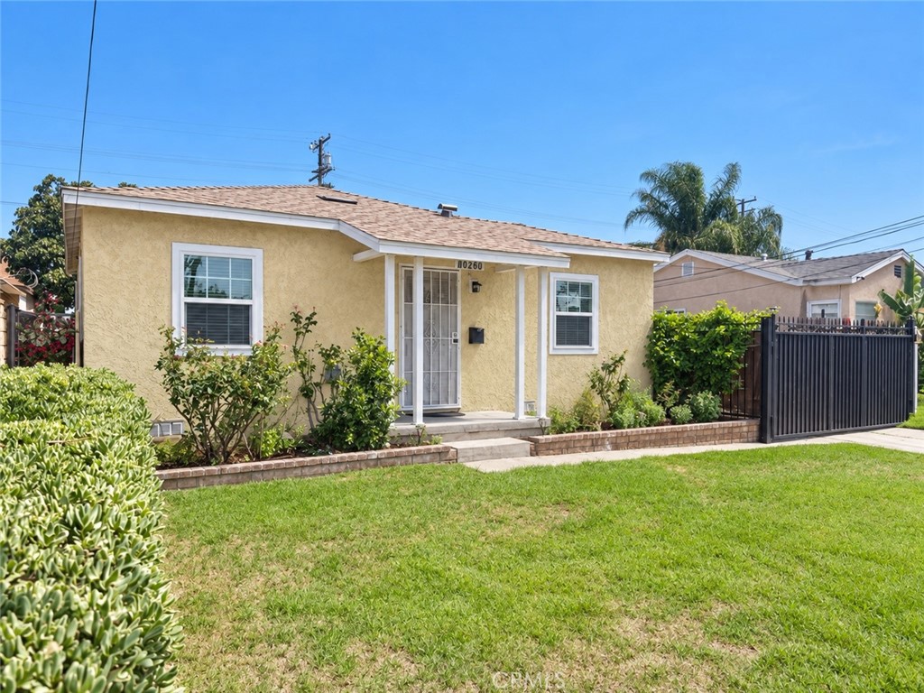 16517 Lakewood Property Photo 3