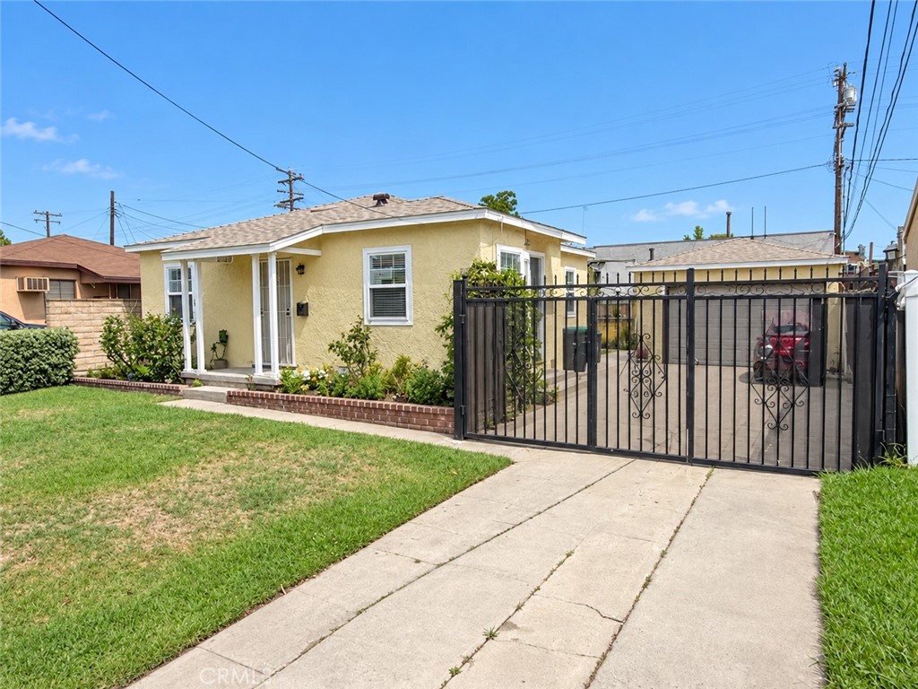 16517 Lakewood Property Photo 4