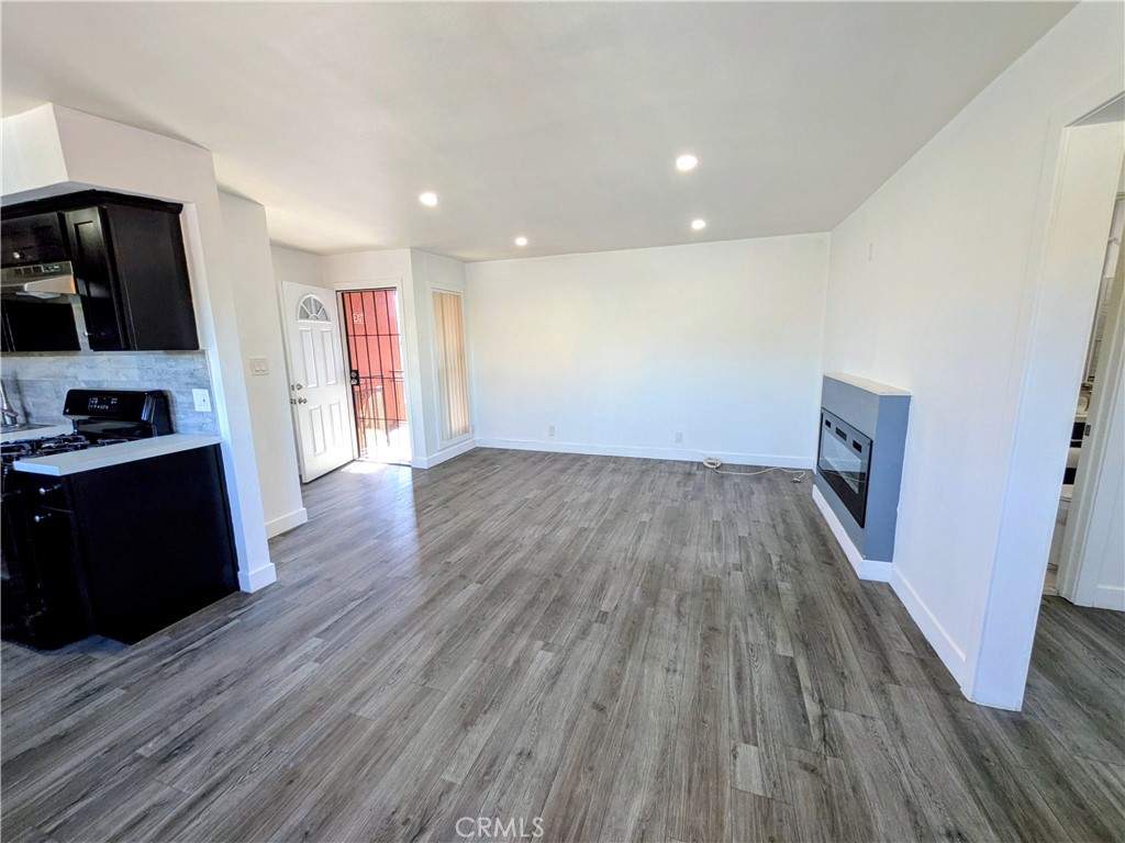 1708 Pine Avenue 14 Property Photo 2