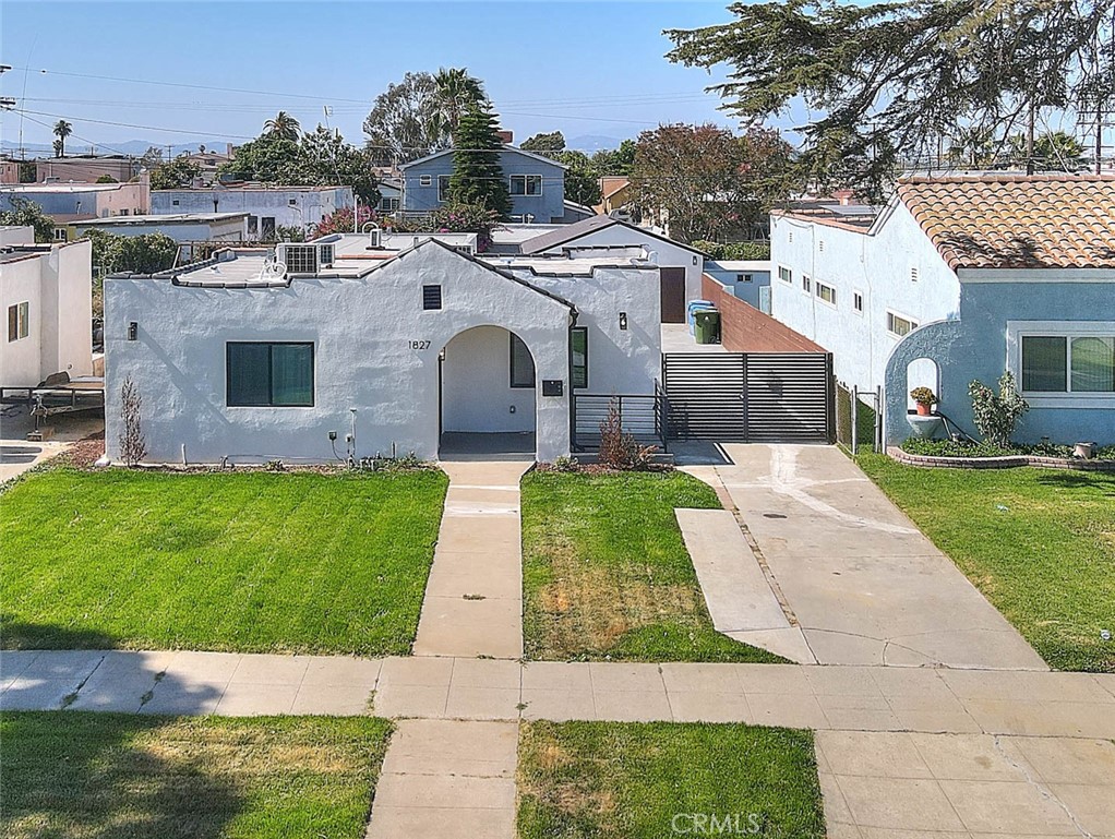 1827 W 76th Property Photo 3