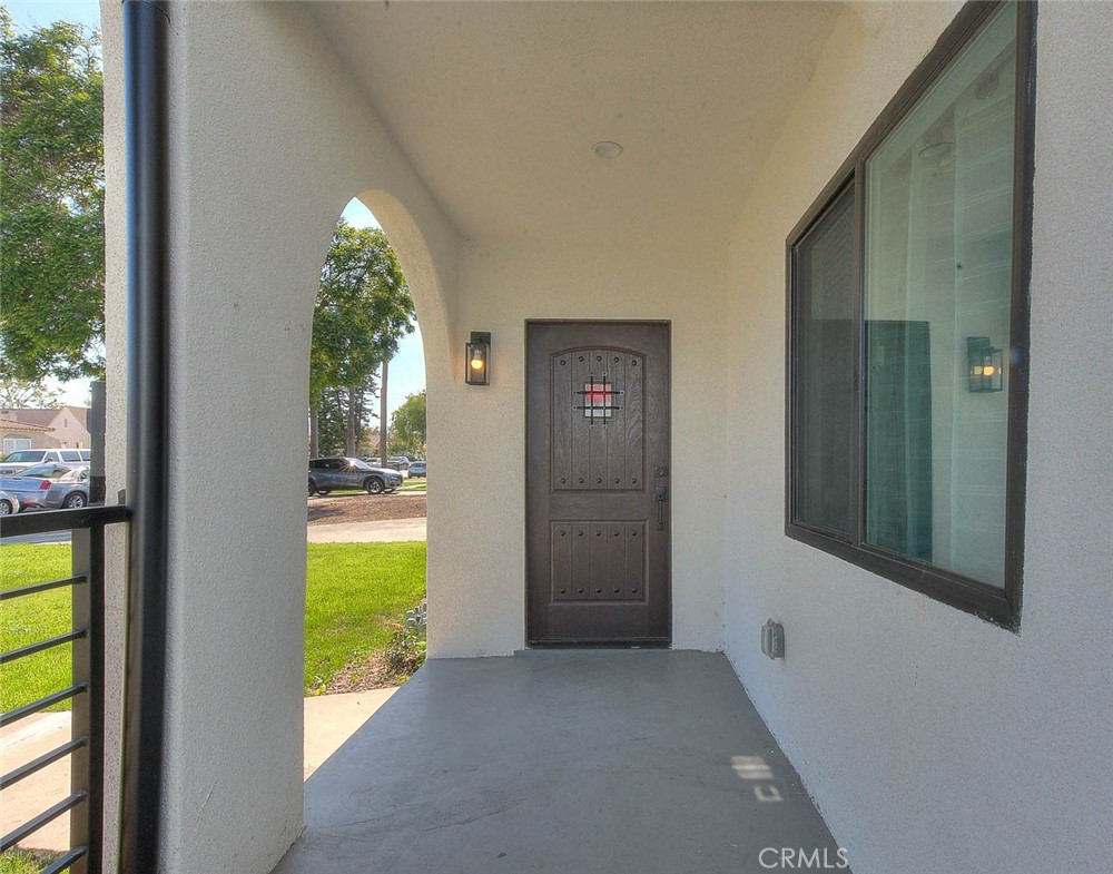 1827 W 76th Property Photo 5