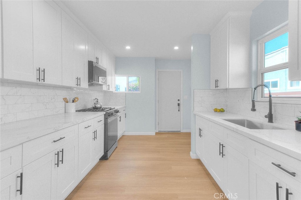 1827 W 76th Property Photo 8