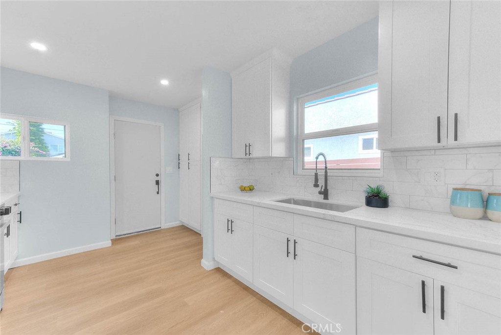1827 W 76th Property Photo 10
