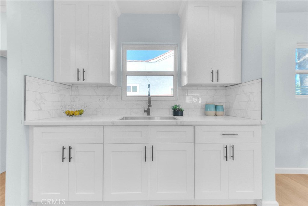 1827 W 76th Property Photo 11