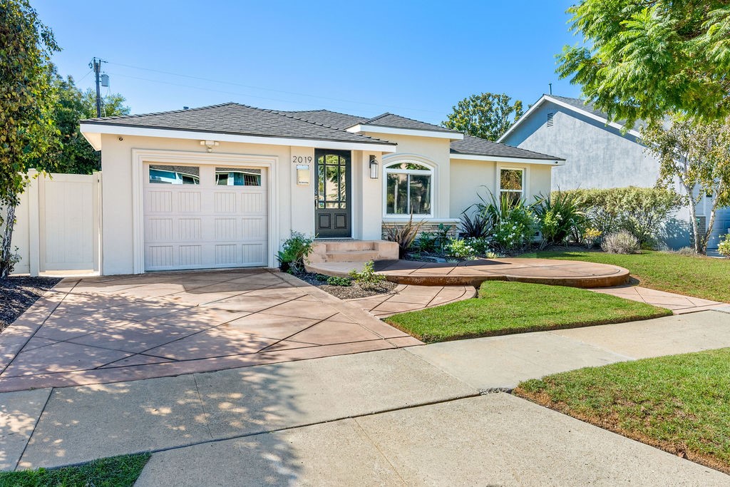 2019 Charlemagne Avenue Property Photo 1