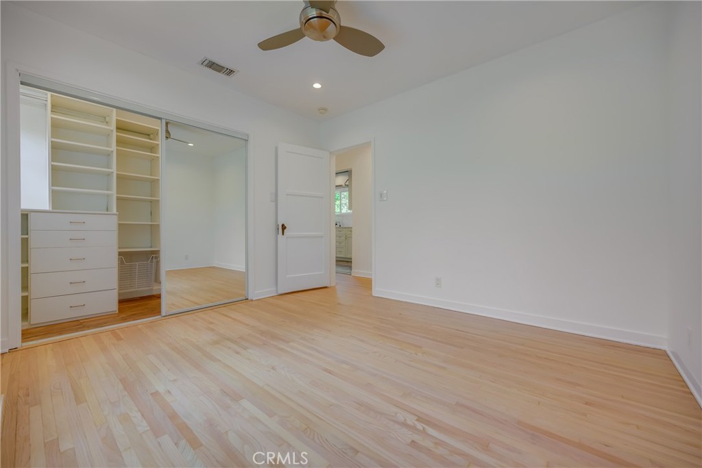 1040 Havenhurst Drive B Property Photo 5