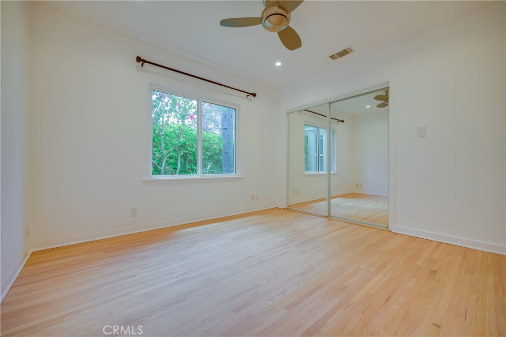 1040 Havenhurst Drive B Property Photo 6