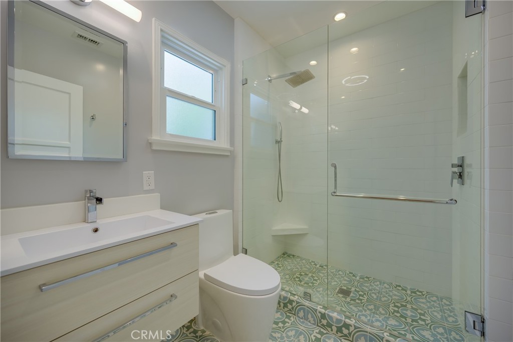 1040 Havenhurst Drive B Property Photo 14