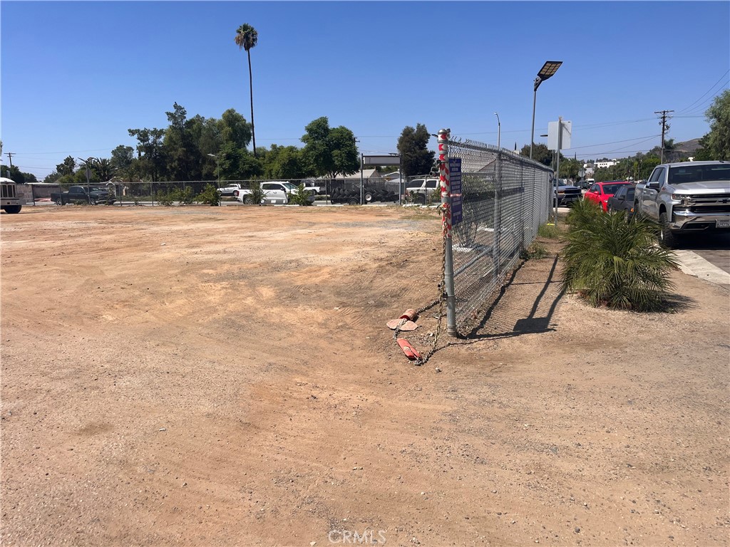 13700 Magnolia