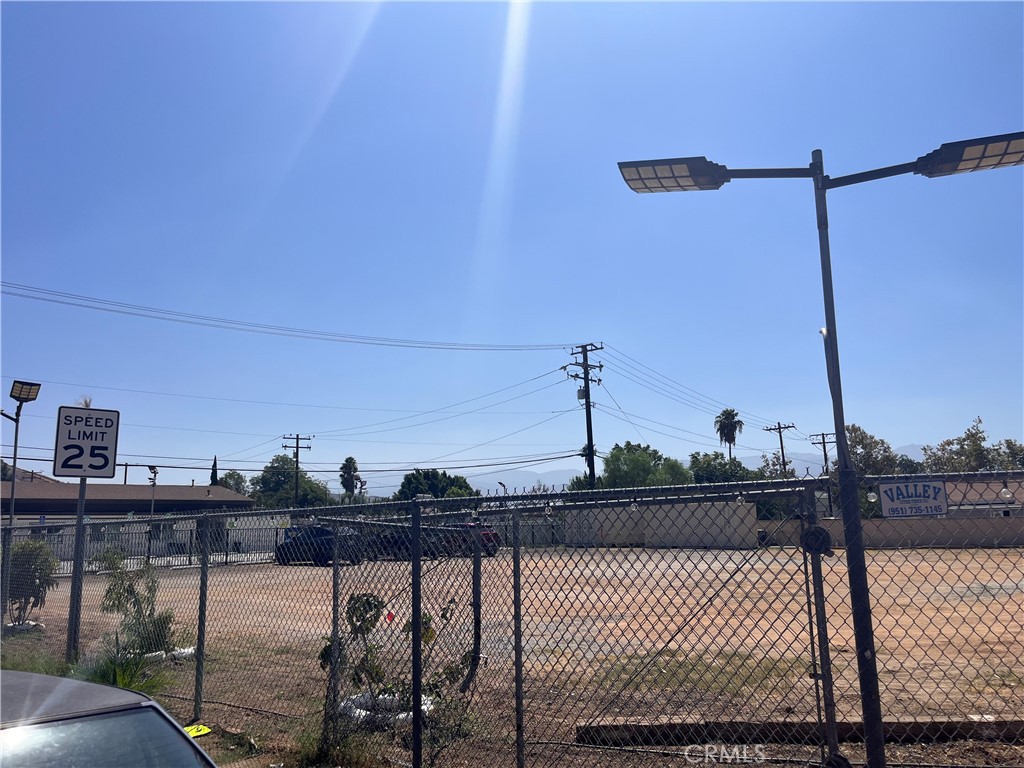 13700 Magnolia Property Photo 3