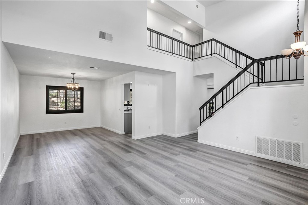 5504 N G Street Property Photo 2