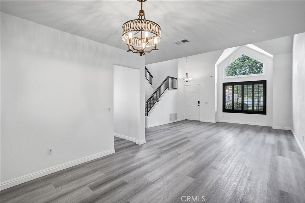 5504 N G Street Property Photo 3