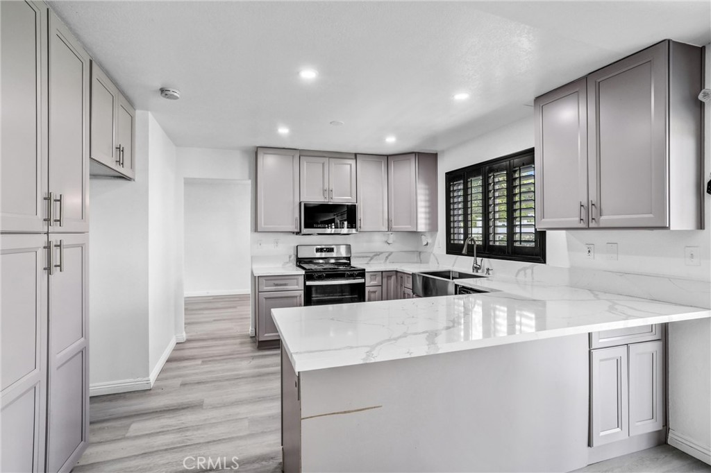 5504 N G Street Property Photo 6