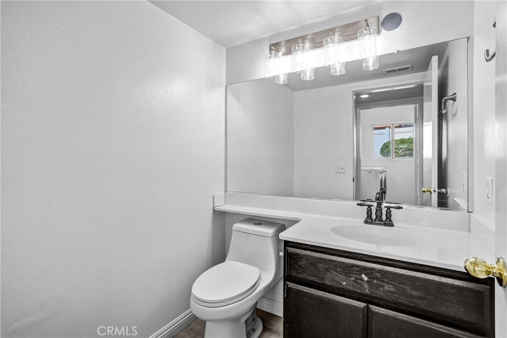 5504 N G Street Property Photo 9